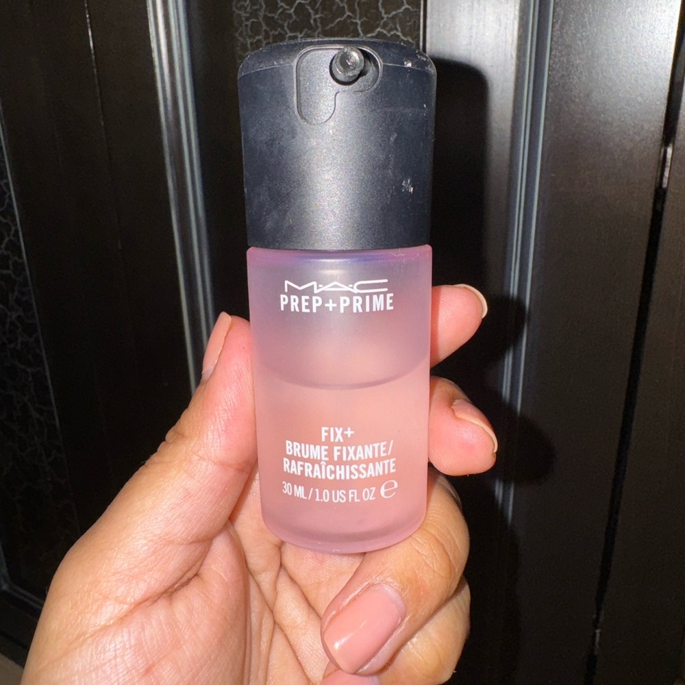 Mac fix plus, prep and prime spray in “rose” travel size